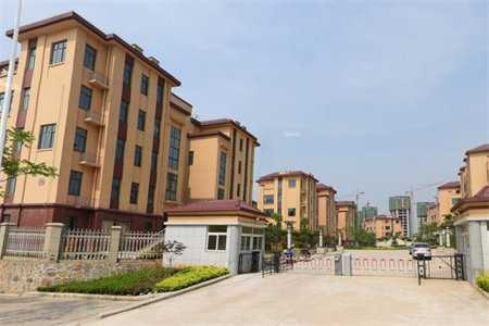 莲花湖3室2厅2卫56万93m2简装出售